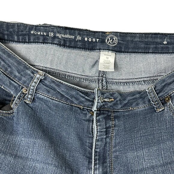 Women Signature Jeans Straight Leg Distressed Hem Size 18 Sku 1480-A18 - Picture 2 of 11